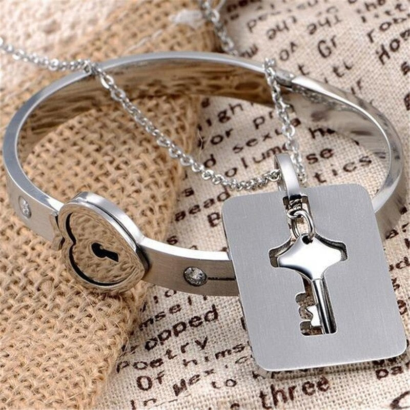 QWZNDGR 2Pcs Silver Tone Stainless Steel Lover Heart Love Lock Bracelet  with Lock Key Bangles Kit Couple Jewelry Sets Gift
